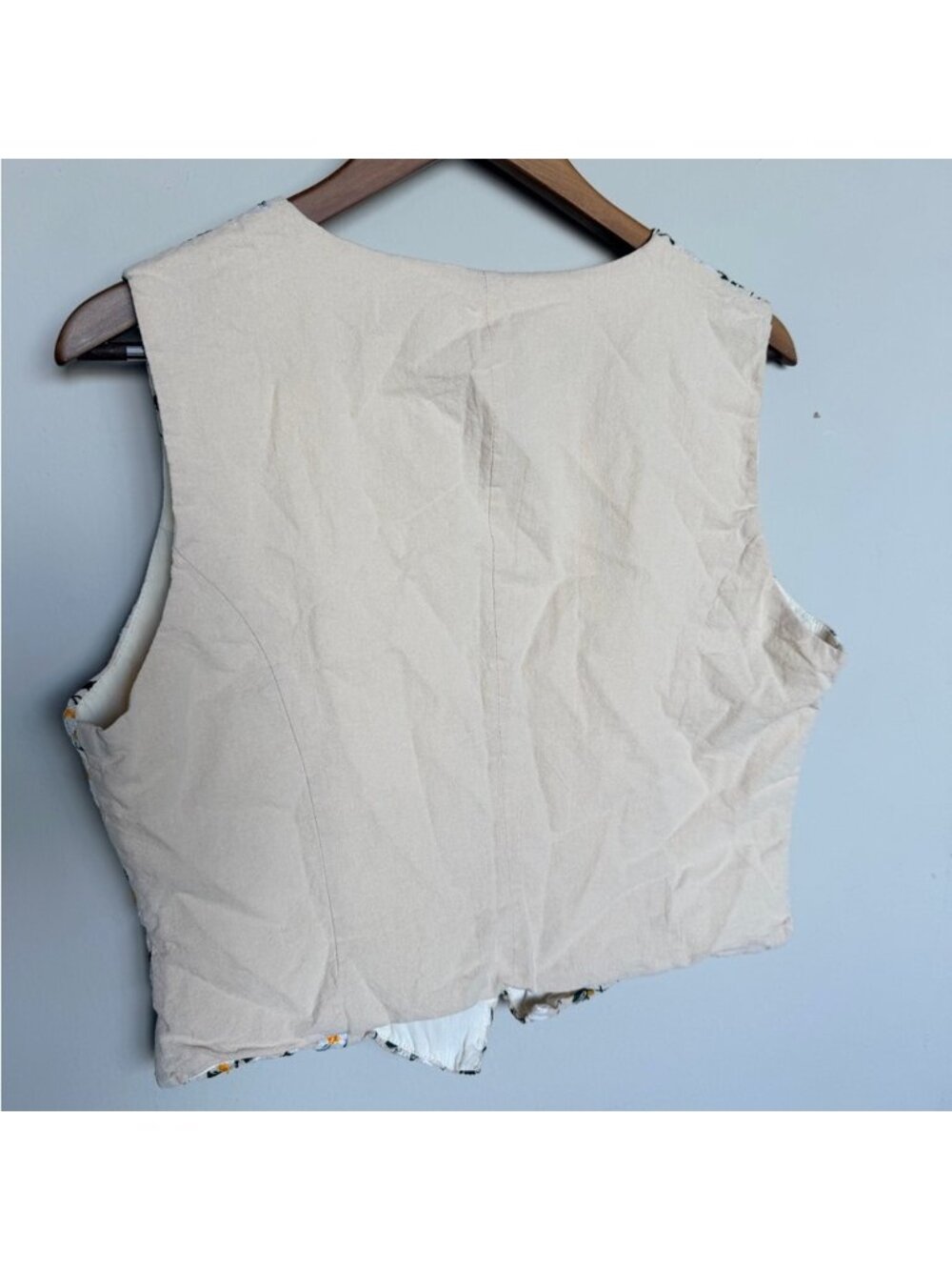 Floral Embroidered V-Neck Crop Top Vest - Picture 4 of 4